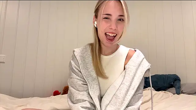 Snapshot of OlyMayer chatting on July 7, 2026, 9:13 am OlyMayer online show from July 7, 2026, 9:13 am