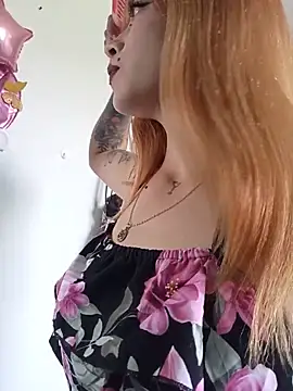 AuraAuroraa online show from June 6, 2026, 6:57 pm