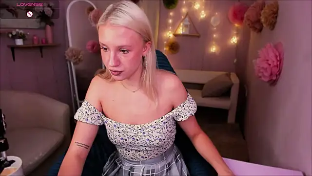 Snapshot of Angel_Tessa chatting on July 29, 2026, 8:52 pm Angel Tessa online show from July 29, 2026, 8:52 pm