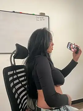 Sara fernandez- online show from June 30, 2026, 3:45 pm