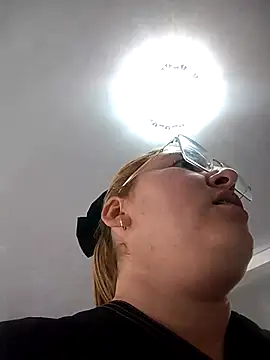 Sandra9530 online show from June 5, 2026, 10:48 pm
