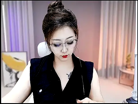 Mimi131499 online show from June 17, 2026, 4:12 am