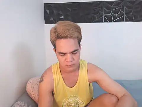Snapshot of yourmikexxx chatting on July 7, 2026, 12:52 pm yourmikexxx online show from July 7, 2026, 12:52 pm