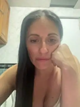 Snapshot of CatalinaSantana83 chatting on June 6, 2026, 8:52 am CatalinaSantana83 online show from June 6, 2026, 8:52 am