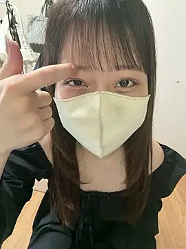 Snapshot of Miiruuu75 chatting on June 10, 2026, 12:12 am Miiruuu75 online show from June 10, 2026, 12:12 am