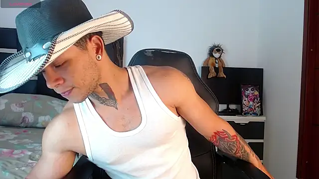 Snapshot of Erosscott_ chatting on August 3, 2026, 3:51 pm Erosscott online show from August 3, 2026, 3:51 pm