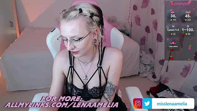 Snapshot of Lenas_Playroom chatting on March 6, 2025, 8:48 pm Lenas Playroom online show from March 6, 2025, 8:48 pm