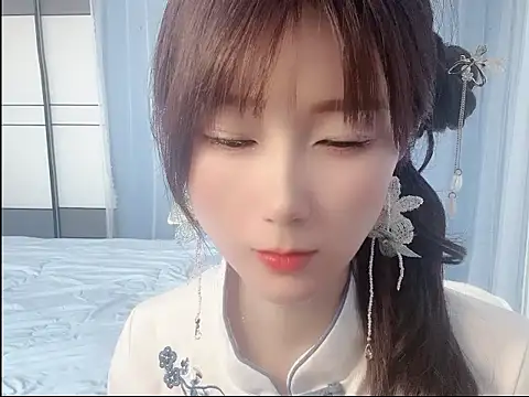 Snapshot of Vivi2222vivi chatting on June 11, 2026, 2:53 am Vivi2222vivi online show from June 11, 2026, 2:53 am