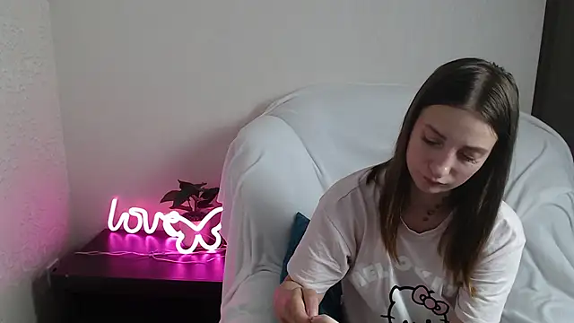 Snapshot of EmmaLoran chatting on June 20, 2026, 9:25 am EmmaLoran online show from June 20, 2026, 9:25 am
