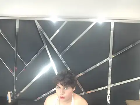 IsabelaVillalba online show from August 2, 2026, 11:02 pm