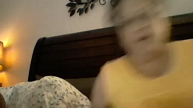 Snapshot of purplecarnation chatting on June 14, 2026, 9:43 am purplecarnation online show from June 14, 2026, 9:43 am