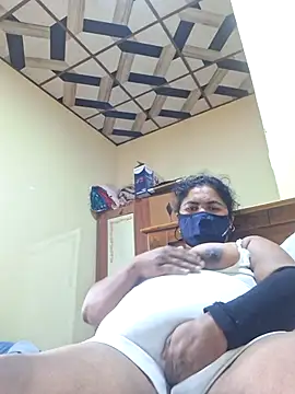RosiBaby S online show from August 4, 2026, 7:02 am