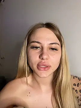 DariaSellen online show from June 17, 2026, 8:41 pm