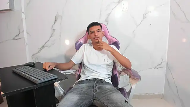 littlecum18 online show from June 26, 2026, 12:00 pm