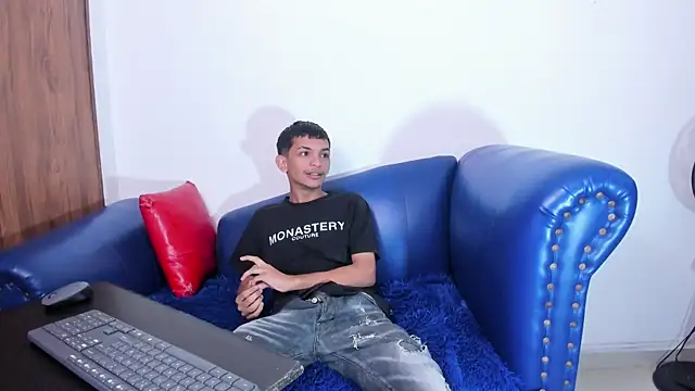 littlecum18 online show from July 22, 2026, 1:24 pm
