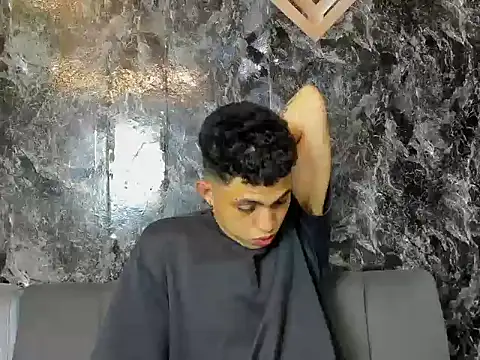 Snapshot of cameron_lux77 chatting on June 10, 2026, 3:52 am cameron lux77 online show from June 10, 2026, 3:52 am