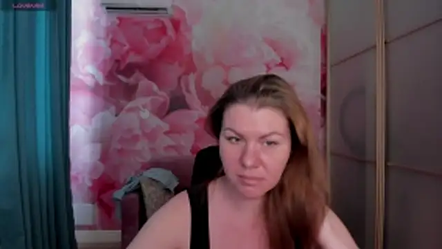 Snapshot of LunaKissesx chatting on June 13, 2026, 11:19 am LunaKissesx online show from June 13, 2026, 11:19 am
