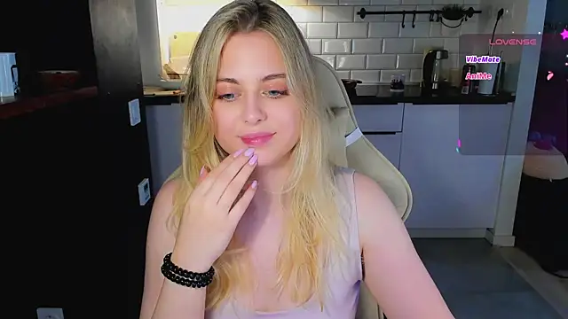 Snapshot of blonde_kellyy chatting on June 26, 2026, 7:36 am blonde kellyy online show from June 26, 2026, 7:36 am