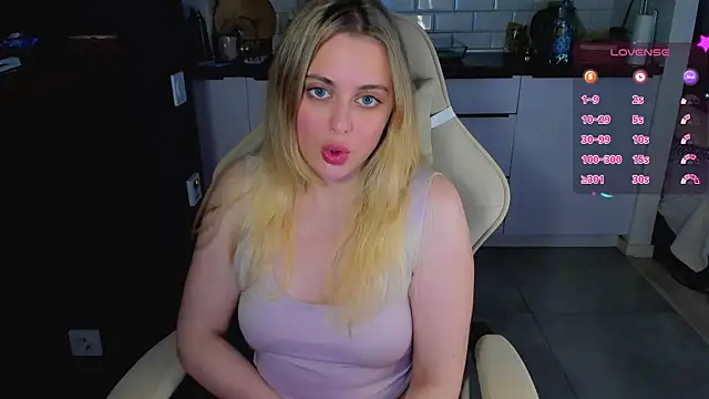 Snapshot of blonde_kellyy chatting on June 21, 2026, 12:05 am blonde kellyy online show from June 21, 2026, 12:05 am