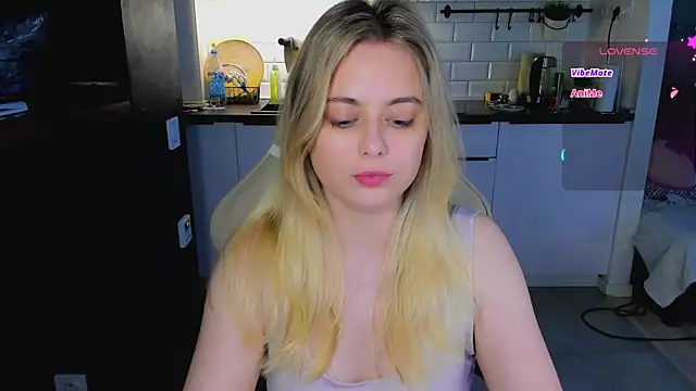 Snapshot of blonde_kellyy chatting on June 17, 2026, 2:22 am blonde kellyy online show from June 17, 2026, 2:22 am