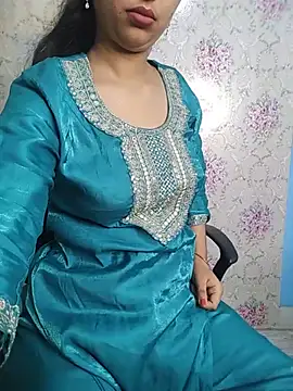 Queen Rosyy online show from July 8, 2026, 6:47 am