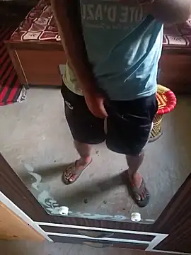 Snapshot of Desindianbull69 chatting on June 16, 2026, 1:05 am Desindianbull69 online show from June 16, 2026, 1:05 am