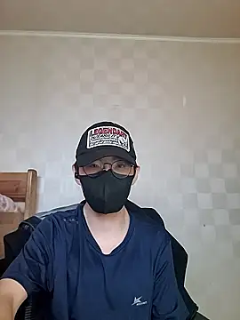 TYYUIOE3 online show from June 15, 2026, 7:52 am
