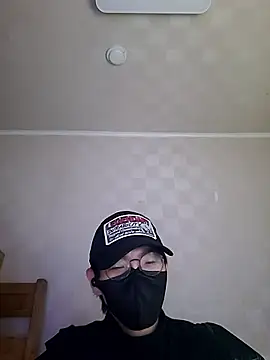 TYYUIOE3 online show from June 18, 2026, 3:39 pm