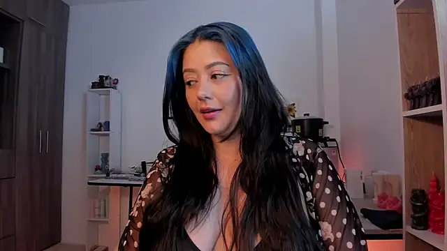 LauraToro  online show from April 1, 2026, 4:36 am