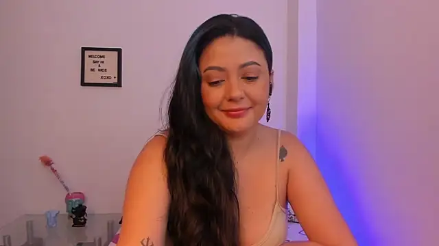 Snapshot of LauraToro_ chatting on February 18, 2026, 12:30 am LauraToro online show from February 18, 2026, 12:30 am