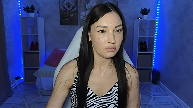 NikoleMills online show from July 4, 2026, 6:42 am