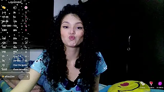 Snapshot of Diamond_Curls chatting on July 1, 2026, 3:34 pm Diamond Curls online show from July 1, 2026, 3:34 pm