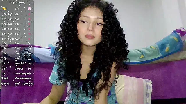 Snapshot of Diamond_Curls chatting on June 17, 2026, 5:12 pm Diamond Curls online show from June 17, 2026, 5:12 pm