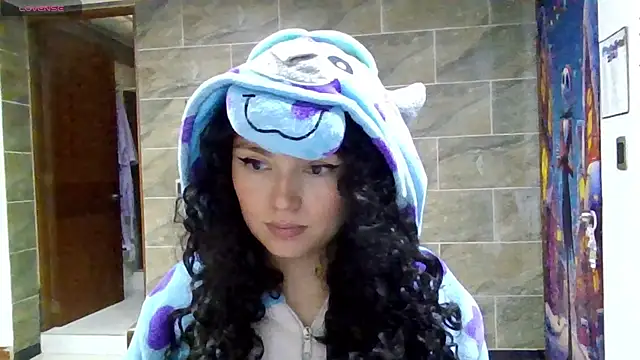 Snapshot of Diamond_Curls chatting on July 23, 2026, 3:52 pm Diamond Curls online show from July 23, 2026, 3:52 pm