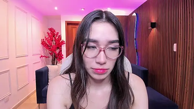 Snapshot of Emma_caarter_ chatting on August 4, 2026, 3:44 am Emma caarter online show from August 4, 2026, 3:44 am
