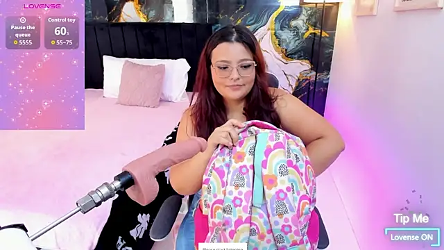 Snapshot of Miss_Kloee chatting on July 18, 2026, 7:11 pm Miss Kloee online show from July 18, 2026, 7:11 pm