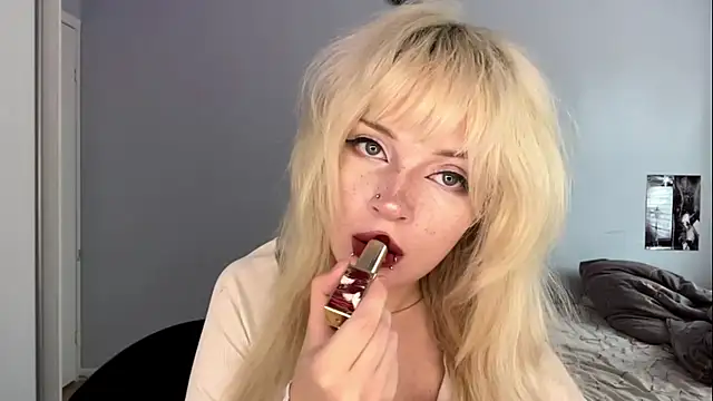 Snapshot of Velvets_Vixens01 chatting on August 3, 2026, 9:15 am Velvets Vixens01 online show from August 3, 2026, 9:15 am