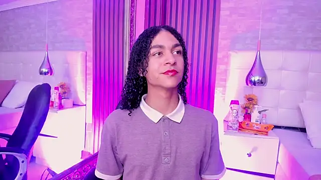 KyleeSmiith online show from July 5, 2026, 4:19 am