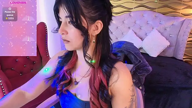 Snapshot of _Ninaharpper chatting on June 20, 2026, 12:32 pm Ninaharpper online show from June 20, 2026, 12:32 pm