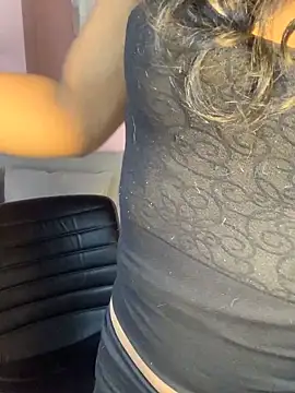 Snapshot of Tu_Negrita_Hot chatting on June 10, 2026, 5:14 pm Tu Negrita Hot online show from June 10, 2026, 5:14 pm