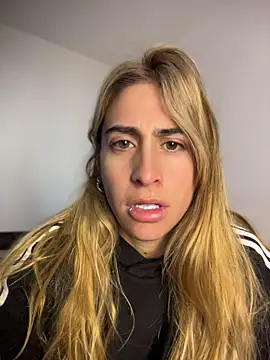 Snapshot of NicoleWilder chatting on July 6, 2026, 12:23 pm NicoleWilder online show from July 6, 2026, 12:23 pm