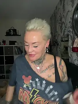 Snapshot of InkedMissLaBaehm chatting on July 15, 2026, 10:39 pm InkedMissLaBaehm online show from July 15, 2026, 10:39 pm