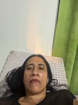 paolaqueenxx online show from June 17, 2026, 5:29 am
