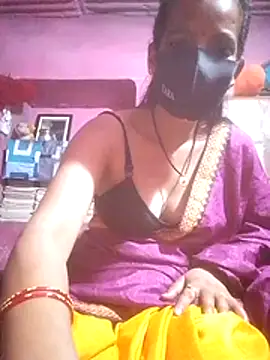 Snapshot of Desi_madamm chatting on August 9, 2026, 10:43 am Desi madamm online show from August 9, 2026, 10:43 am