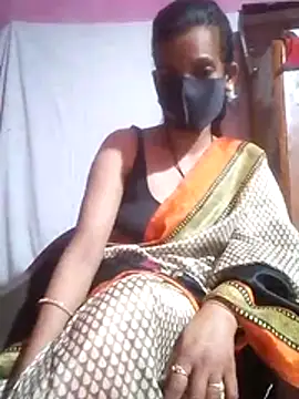 Snapshot of Desi_madamm chatting on July 13, 2026, 5:12 pm Desi madamm online show from July 13, 2026, 5:12 pm