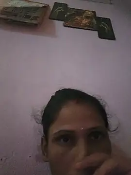 Snapshot of Roohi-hot chatting on July 4, 2026, 12:32 pm Roohi-hot online show from July 4, 2026, 12:32 pm