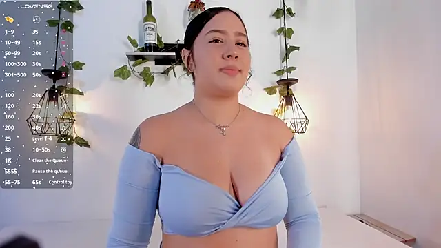 aisha duque  online show from June 25, 2026, 7:41 pm