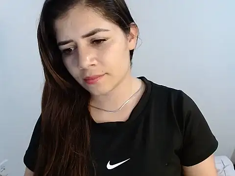 Luna zoe online show from June 17, 2026, 1:16 am