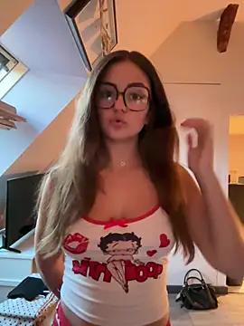 Snapshot of petiteambre chatting on July 23, 2026, 7:32 pm petiteambre online show from July 23, 2026, 7:32 pm