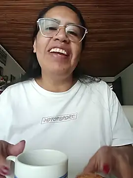 Snapshot of Emilif_ chatting on August 6, 2026, 3:29 pm Emilif online show from August 6, 2026, 3:29 pm